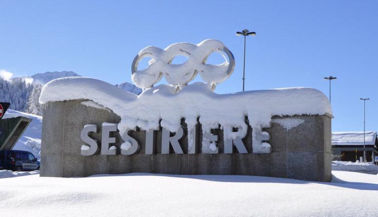 Attico Villaggio Olimpico Colle Sestriere Eksteriør billede