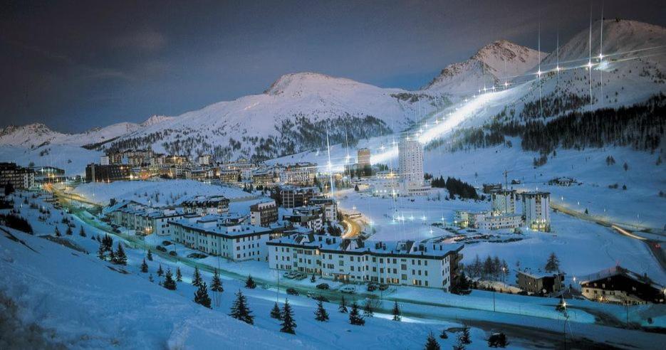 Attico Villaggio Olimpico Colle Sestriere Eksteriør billede