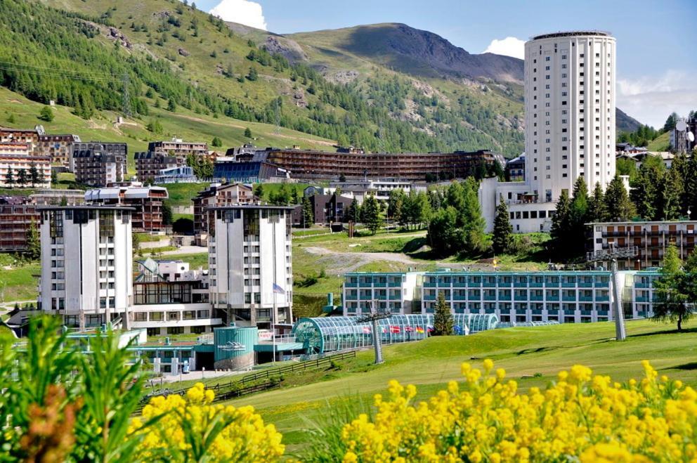Attico Villaggio Olimpico Colle Sestriere Eksteriør billede